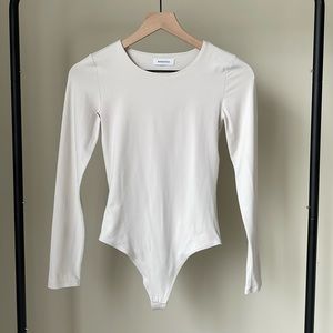Aritzia Babaton Contour Crew Long Sleeve Bodysuit in Matte Pearl